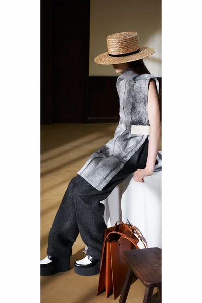 Look 19